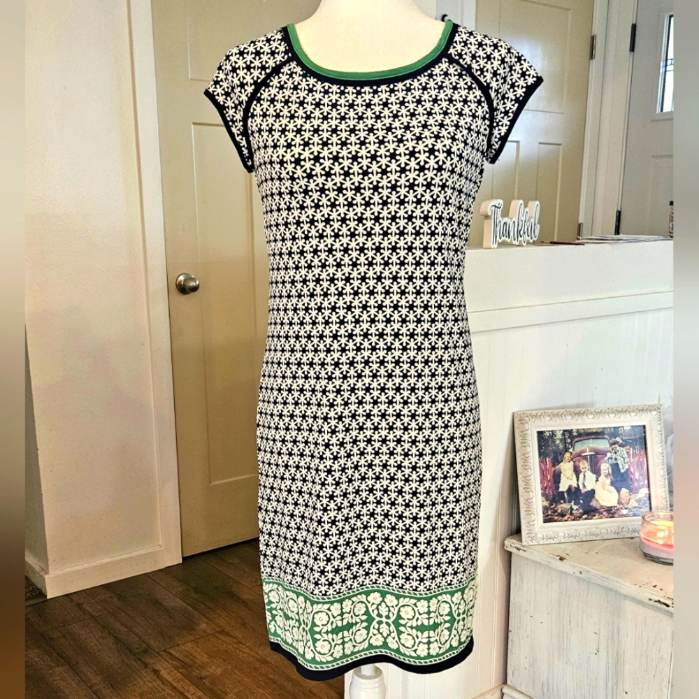 Worn Once - Max Studio - Super Cute Black and White Sheath Dress - Size XS